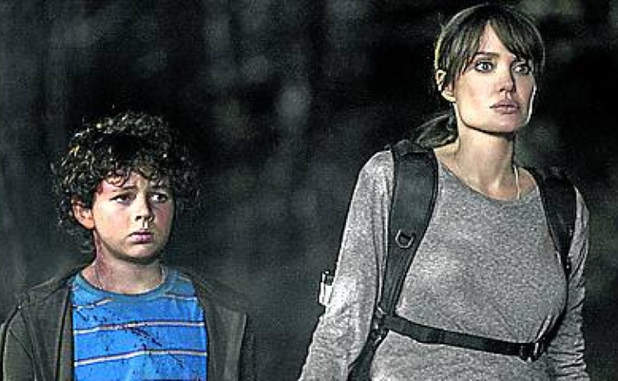 Crítica de 'Aquellos que desean mi muerte' (2021): El fuego camina